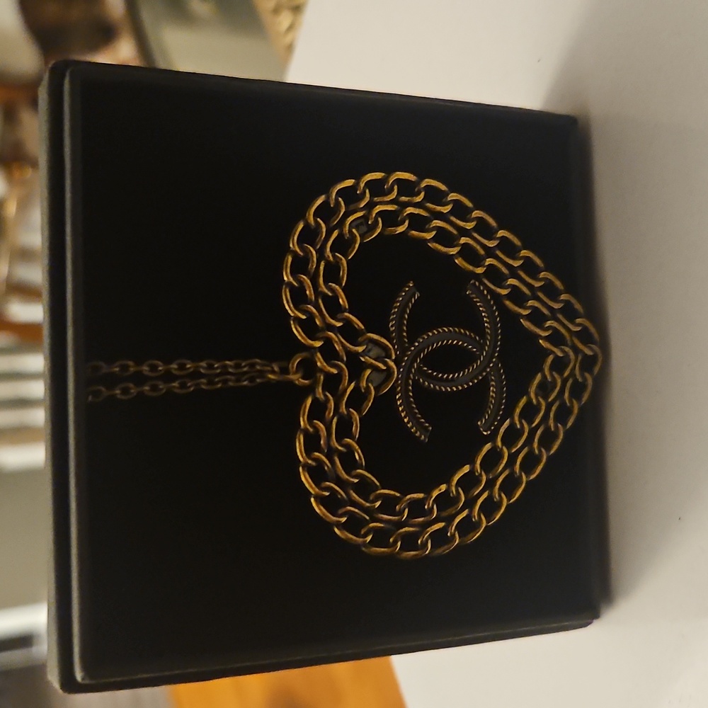 Antique Gold Heart Pendant Necklace